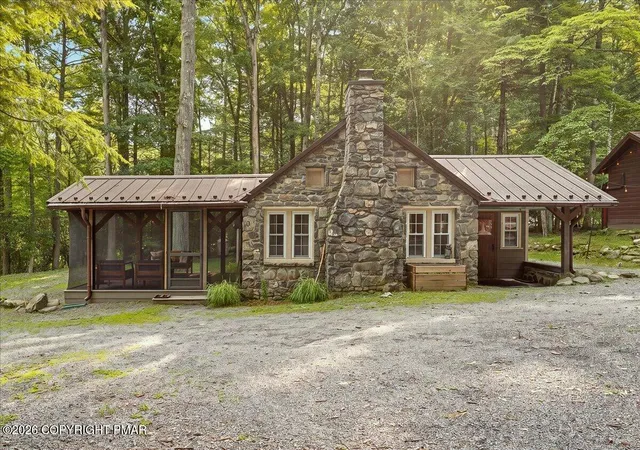 Photo 2 of Single family home for sale at 1021 Country Crk Ln, East Stroudsburg, PA 18302 | MLS# PM-143610 | Listing updated on 2026-10-07
