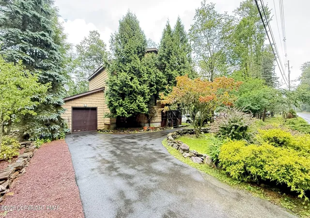 Photo 2 of Single family home for sale at 2143 Rosemont Dr, Tobyhanna, PA 18466 | MLS# PM-143698 | Listing updated on 2026-08-19