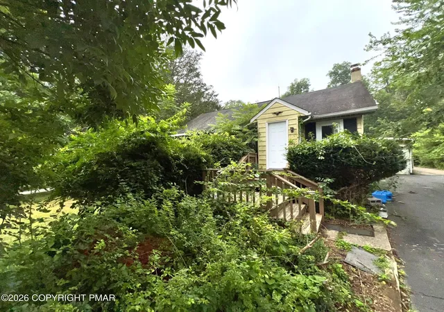 Photo 3 of Single family home for sale at 524 Independence Rd, East Stroudsburg, PA 18301 | MLS# PM-143988 | Listing updated on 2026-08-18