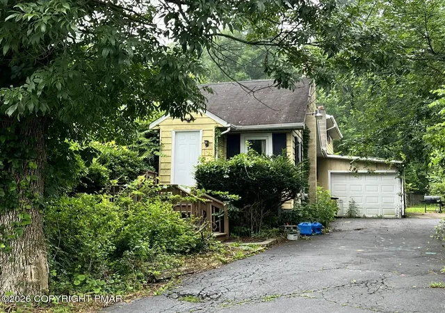 Photo 3 of Single family home for sale at 524 Independence Rd, East Stroudsburg, PA 18301 | MLS# PM-143988 | Listing updated on 2026-08-18
