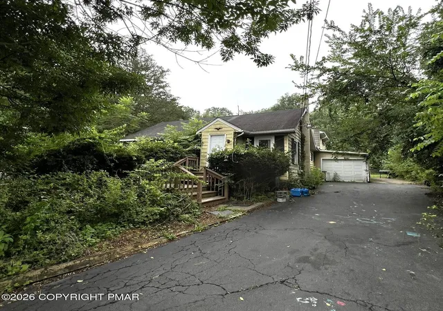 Photo 4 of Single family home for sale at 524 Independence Rd, East Stroudsburg, PA 18301 | MLS# PM-143988 | Listing updated on 2026-08-18
