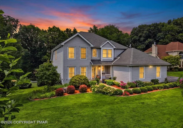 Photo 2 of Single family home for sale at 906 Horizon Dr, Stroudsburg, PA 18360 | MLS# PM-143661 | Listing updated on 2026-09-27