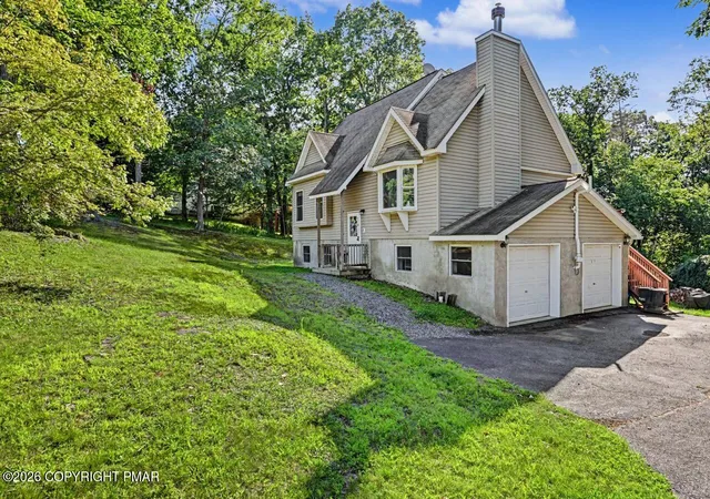 Photo 2 of Single family home for sale at 476 Bernadine Dr, Stroudsburg, PA 18360 | MLS# PM-143717 | Listing updated on 2026-09-10