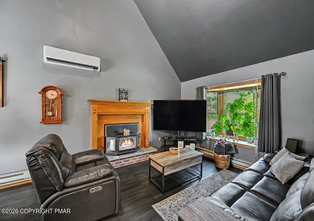 Photo 4 of Single family home for sale at 476 Bernadine Dr, Stroudsburg, PA 18360 | MLS# PM-143717 | Listing updated on 2026-09-10