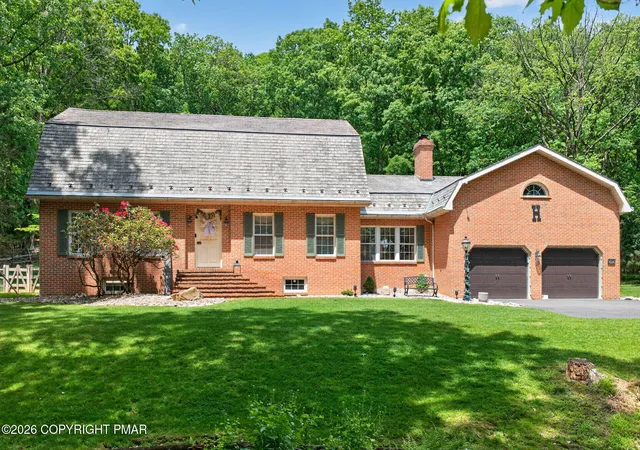 Photo 2 of Single family home for sale at 595 Walnut Ave, Pen Argyl, PA 18072 | MLS# PM-143682 | Listing updated on 2026-08-06