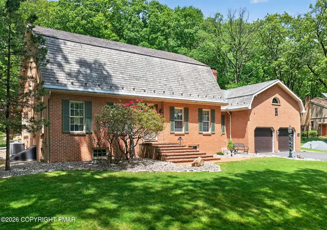Photo 5 of Single family home for sale at 595 Walnut Ave, Pen Argyl, PA 18072 | MLS# PM-143682 | Listing updated on 2026-08-06