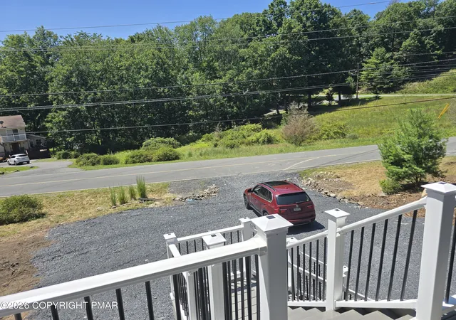 Photo 4 of Single family home for sale at 211 Brentwood Dr, Bushkill, PA 18324 | MLS# PM-143721 | Listing updated on 2026-08-11