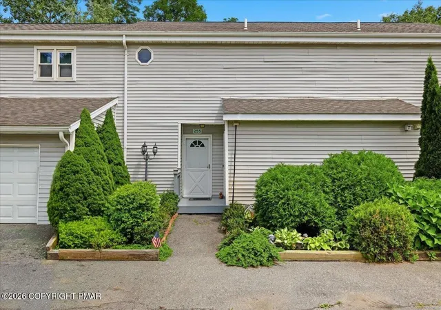 Photo 3 of Townhouse for sale at 255 Nittany Ct, Mount Pocono, PA 18344 | MLS# PM-143769 | Listing updated on 2026-08-07