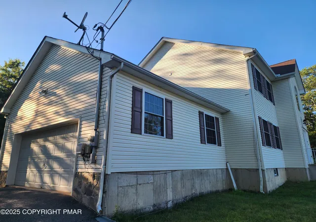 Photo 3 of Single family home for sale at 283 Pocono Blvd, Bushkill, PA 18324 | MLS# PM-143776 | Listing updated on 2026-09-06