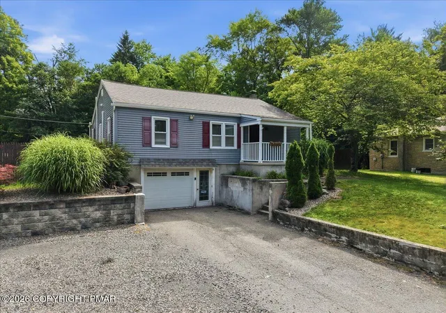 Photo 3 of Single family home for sale at 105 Periwinkle Ln, Stroudsburg, PA 18360 | MLS# PM-143784 | Listing updated on 2026-09-22