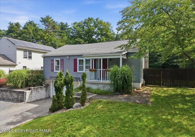 Photo 3 of Single family home for sale at 105 Periwinkle Ln, Stroudsburg, PA 18360 | MLS# PM-143784 | Listing updated on 2026-09-22