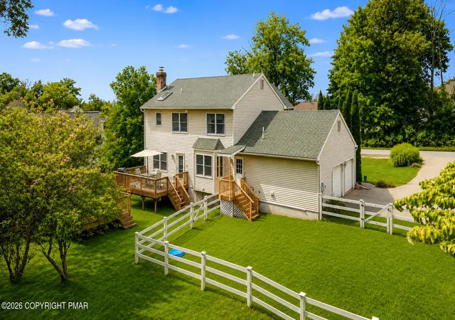 Photo 3 of Single family home for sale at 4006 Crst View Dr, Stroudsburg, PA 18360 | MLS# PM-143800 | Listing updated on 2026-08-25