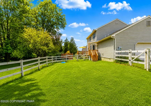 Photo 44 of Sale Pending at 4006 Crst View Dr, Stroudsburg, PA 18360 | MLS# PM-143800 | Listing updated on 2026-10-22