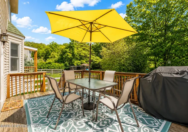 Photo 5 of Single family home for sale at 4006 Crst View Dr, Stroudsburg, PA 18360 | MLS# PM-143800 | Listing updated on 2026-08-25
