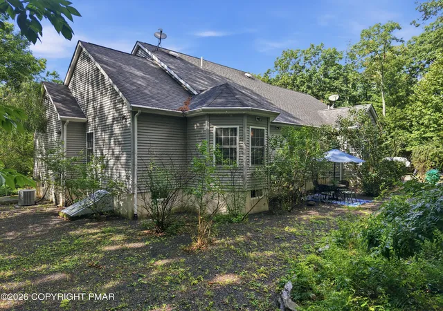 Photo 5 of Single family home for sale at 364 Joanne Ct, Bartonsville, PA 18321 | MLS# PM-143799 | Listing updated on 2026-08-10