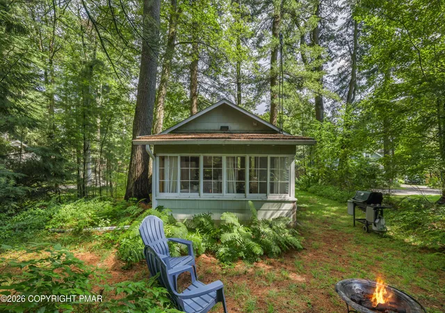 Photo 4 of Single family home for sale at 221 John St, Pocono Pines, PA 18350 | MLS# PM-143792 | Listing updated on 2026-08-13