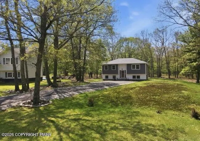 Photo 2 of Single family home for sale at 208 Depue Cir, Bushkill, PA 18324 | MLS# PM-143802 | Listing updated on 2026-08-10
