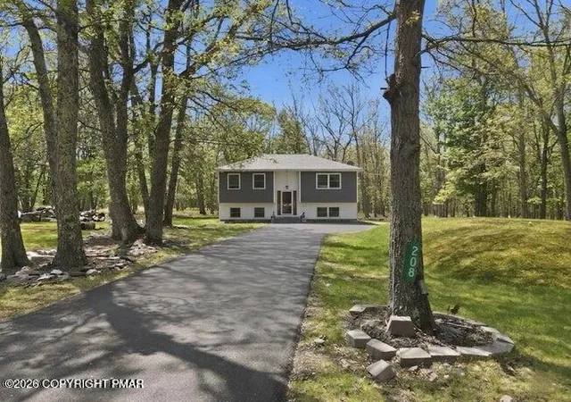 Photo 3 of Single family home for sale at 208 Depue Cir, Bushkill, PA 18324 | MLS# PM-143802 | Listing updated on 2026-08-10