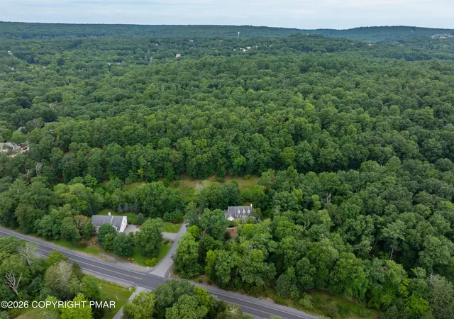 Photo 5 of Single family home for sale at 208 Fazio Way, East Stroudsburg, PA 18302 | MLS# PM-143808 | Listing updated on 2026-09-06