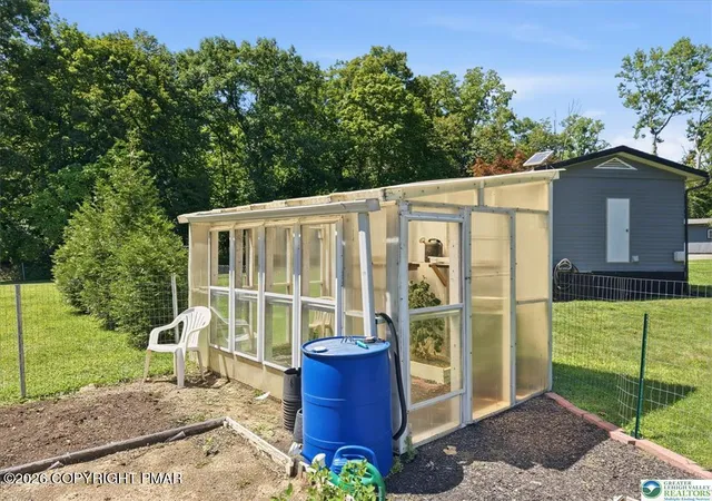 Photo 3 of Single family home for sale at 934 Lower S Main St, Bangor, PA 18013 | MLS# PM-143814 | Listing updated on 2026-08-31