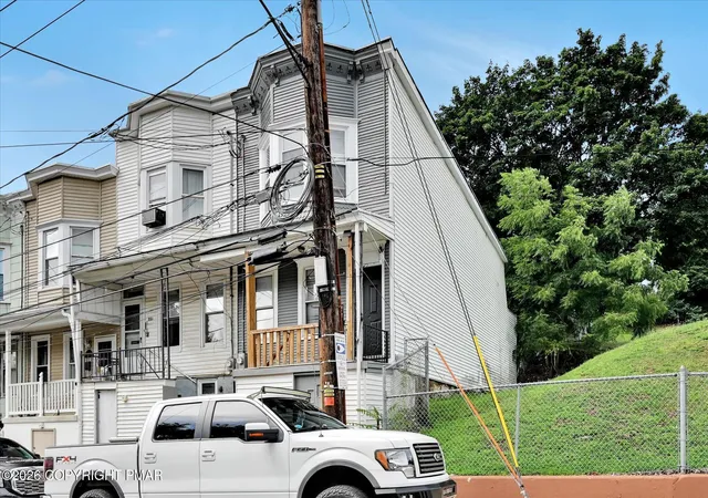 Photo 4 of Single family home for sale at 733 N 2nd Street, Pottsville, PA 17901 | MLS# PM-143838 | Listing updated on 2026-09-15