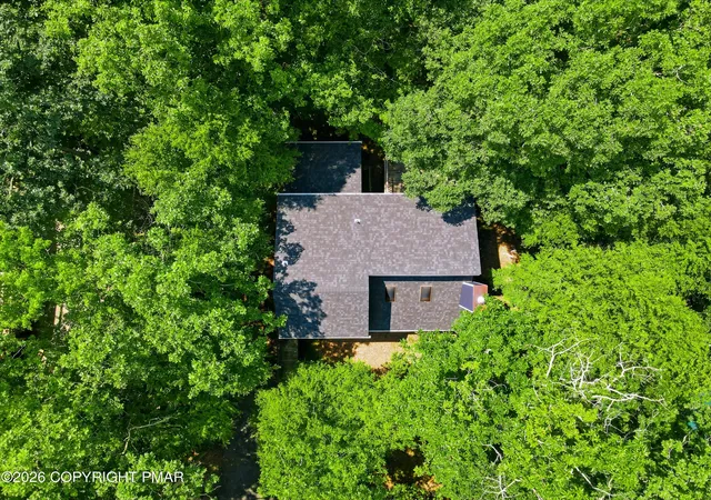 Photo 4 of Single family home for sale at 387 Canterbury Rd, Bushkill, PA 18324 | MLS# PM-143872 | Listing updated on 2026-08-14