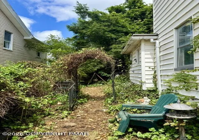 Photo 6 of Sale Pending at 511 Center St, Jim Thorpe, PA 18229 | MLS# PM-143867 | Listing updated on 2026-08-19