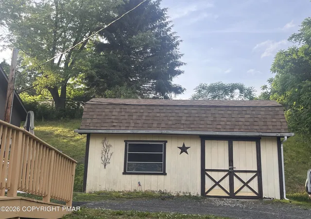 Photo 17 of Manufactured home for sale at 211 Baabe Ln, Stroudsburg, PA 18360 | MLS# PM-144078 | Listing updated on 2026-10-21