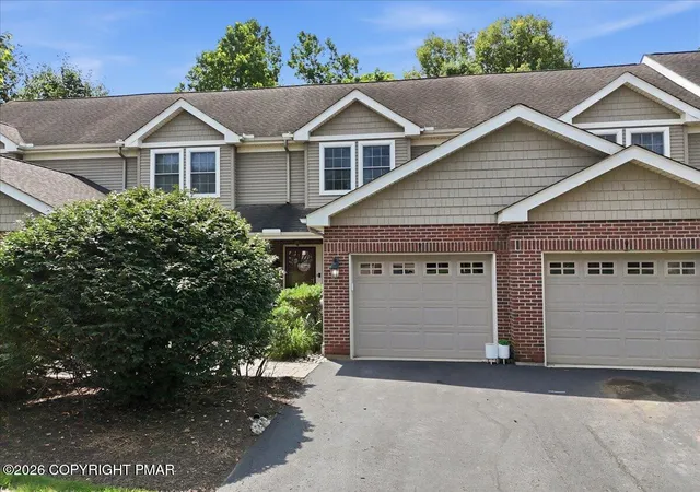 Photo 3 of Townhouse for sale at 7 Oak Leaf Ln, East Stroudsburg, PA 18301 | MLS# PM-143895 | Listing updated on 2026-09-17