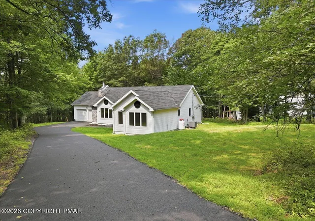 Photo 4 of Single family home for sale at 1208 Ironwood Ct, Long Pond, PA 18334 | MLS# PM-143909 | Listing updated on 2026-09-03