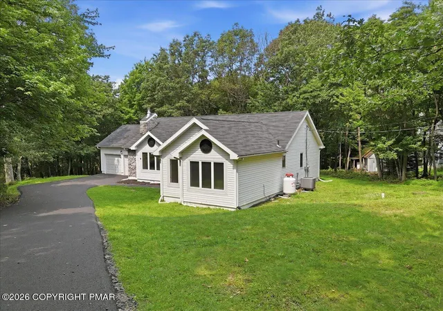 Photo 5 of Single family home for sale at 1208 Ironwood Ct, Long Pond, PA 18334 | MLS# PM-143909 | Listing updated on 2026-09-03