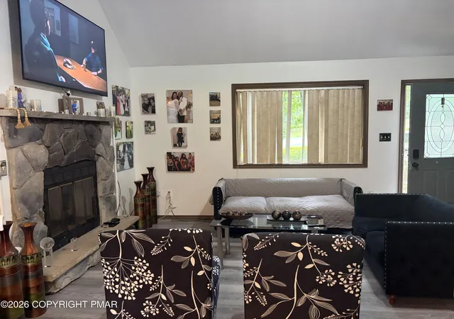 Photo 4 of Single family home for sale at 2133 Mallard Ct, Bushkill, PA 18324 | MLS# PM-143905 | Listing updated on 2026-08-21