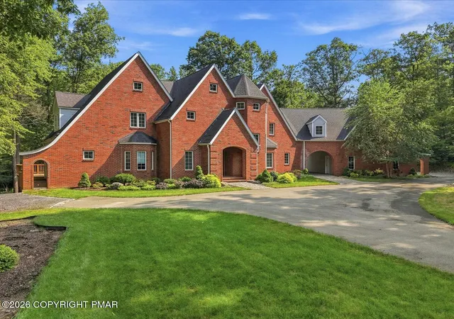 Photo 3 of Single family home for sale at 213 Escoll Dr, East Stroudsburg, PA 18301 | MLS# PM-143935 | Listing updated on 2026-08-14