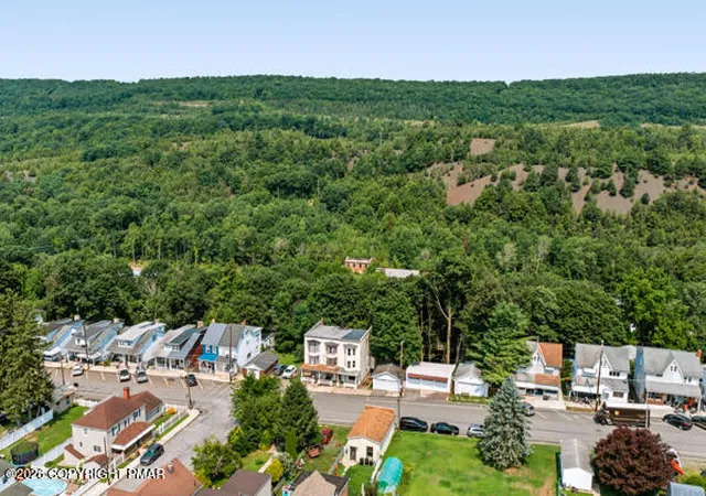 Photo 3 of Single family home for sale at 505 E Ridge St, Lansford, PA 18232 | MLS# PM-143926 | Listing updated on 2026-09-16