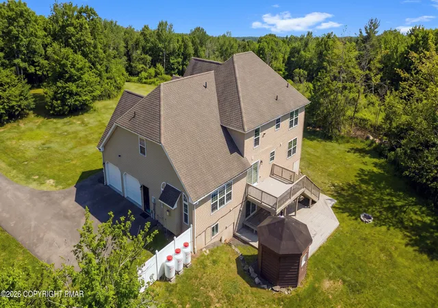 Photo 5 of Single family home for sale at 129 Doria Dr, Blakeslee, PA 18610 | MLS# PM-143927 | Listing updated on 2026-08-14