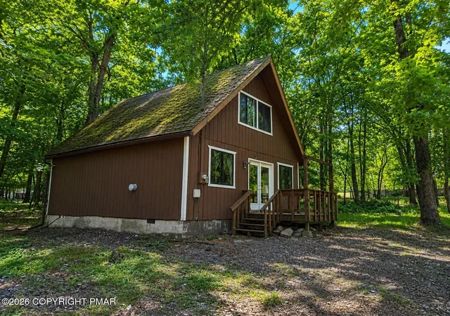 Photo 2 of Single family home for sale at 2111 Spring Dr, Bushkill, PA 18324 | MLS# PM-144133 | Listing updated on 2026-08-26