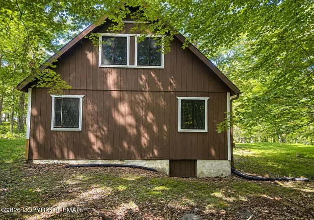 Photo 3 of Single family home for sale at 2111 Spring Dr, Bushkill, PA 18324 | MLS# PM-144133 | Listing updated on 2026-08-26