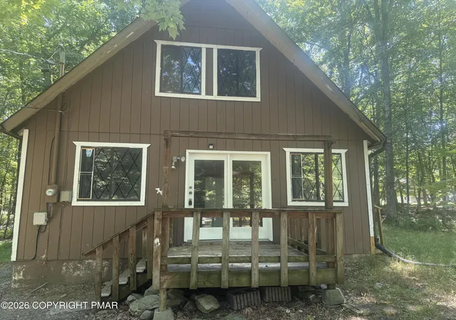 Photo 4 of Single family home for sale at 2111 Spring Dr, Bushkill, PA 18324 | MLS# PM-144133 | Listing updated on 2026-08-26