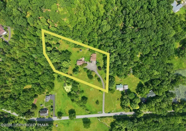 Photo 4 of Sale Pending at 256 Craigs Meadow Rd, East Stroudsburg, PA 18301 | MLS# PM-144054 | Listing updated on 2026-09-22