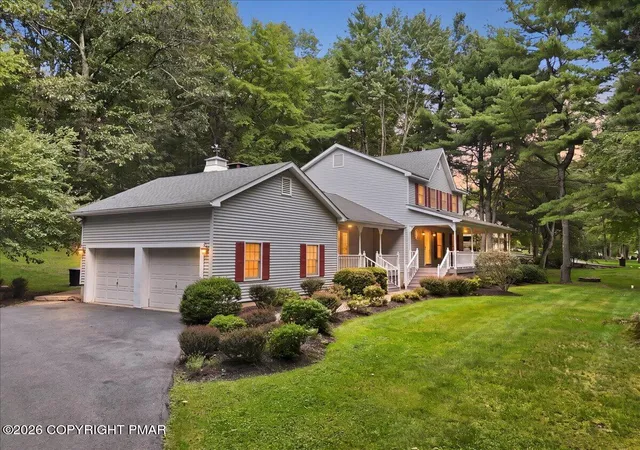 Photo 4 of Single family home for sale at 5580 Olde Mill Run, Stroudsburg, PA 18360 | MLS# PM-144113 | Listing updated on 2026-10-05