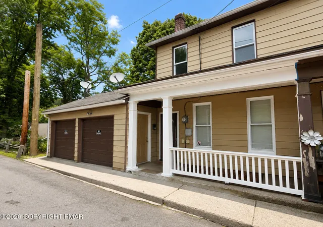 Photo 2 of Single family home for sale at 403 Gay St, Tamaqua, PA 18252 | MLS# PM-144013 | Listing updated on 2026-10-06