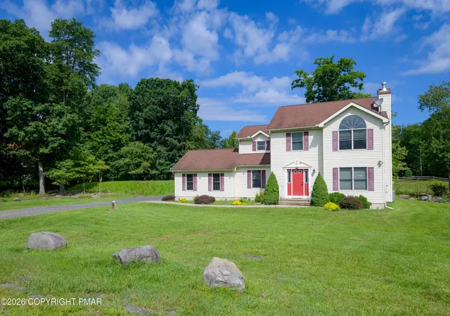 Photo 3 of Sale Pending at 263 Waverly Dr, East Stroudsburg, PA 18302 | MLS# PM-144158 | Listing updated on 2026-09-18