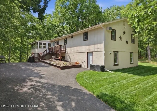 Photo 1 of Single family home for sale at 198 Edinburgh Rd, Bushkill, PA 18324 | MLS# PM-144030 | Listing updated on 2026-09-02