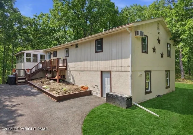 Photo 2 of Single family home for sale at 198 Edinburgh Rd, Bushkill, PA 18324 | MLS# PM-144030 | Listing updated on 2026-09-02