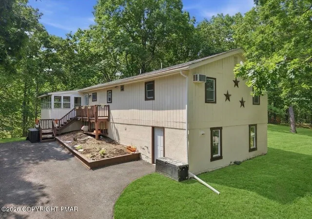 Photo 2 of Single family home for sale at 198 Edinburgh Rd, Bushkill, PA 18324 | MLS# PM-144030 | Listing updated on 2026-09-02