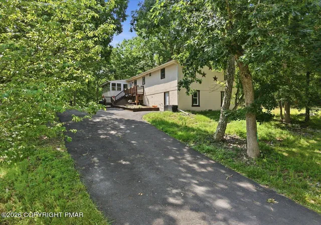 Photo 4 of Single family home for sale at 198 Edinburgh Rd, Bushkill, PA 18324 | MLS# PM-144030 | Listing updated on 2026-09-02