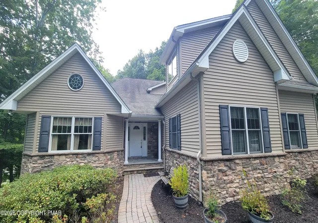Photo 2 of Single family home for sale at 201 Garfield Ln, East Stroudsburg, PA 18301 | MLS# PM-144118 | Listing updated on 2026-08-25