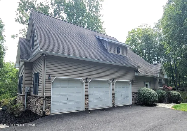 Photo 4 of Single family home for sale at 201 Garfield Ln, East Stroudsburg, PA 18301 | MLS# PM-144118 | Listing updated on 2026-09-09