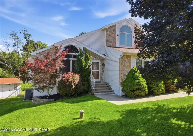 Photo 3 of Sale Pending at 89 Northpark Dr E, East Stroudsburg, PA 18302 | MLS# PM-144098 | Listing updated on 2026-09-20