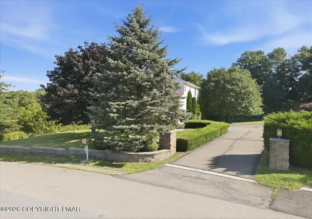 Photo 3 of Single family home for sale at 89 Northpark Dr E, East Stroudsburg, PA 18302 | MLS# PM-144098 | Listing updated on 2026-09-30